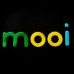 Vibrant and modern typography spells 'mooi' in green, yellow, and blue on black.